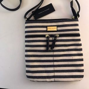 Tommy Hilfiger zipper purse